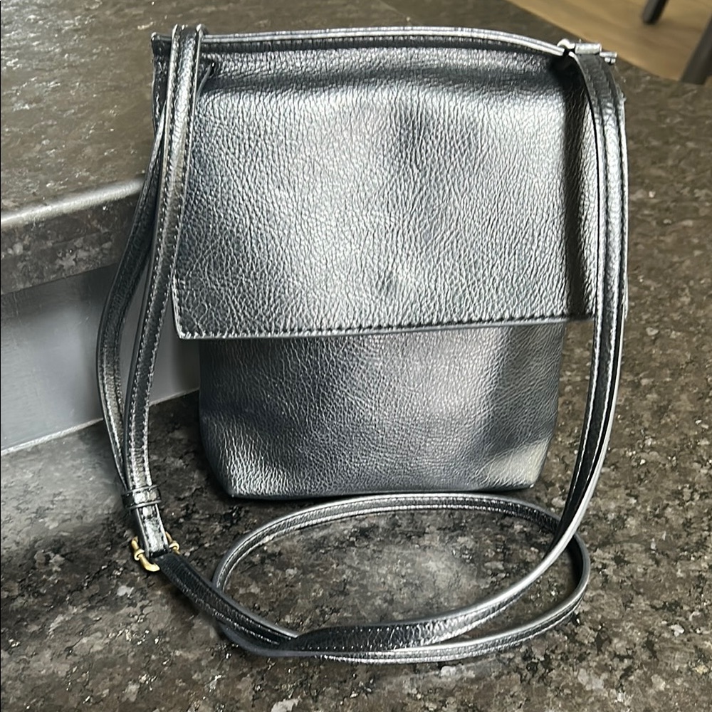 Black Crossbody Bag. Adjustable Strap. Clean bag.